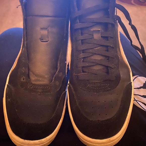 Puma Unisex Court Legend Shoes Trainers mid Cut 371119 Black White - Picture 2 of 5